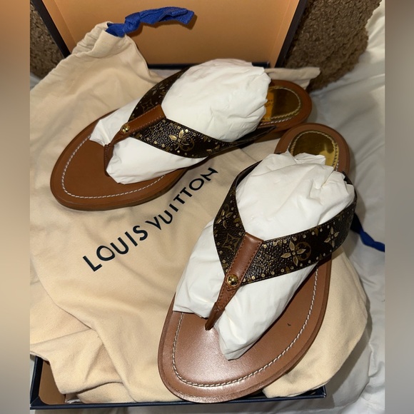 100% Louis Vuitton Thong Sandals✨ - Picture 5 of 13